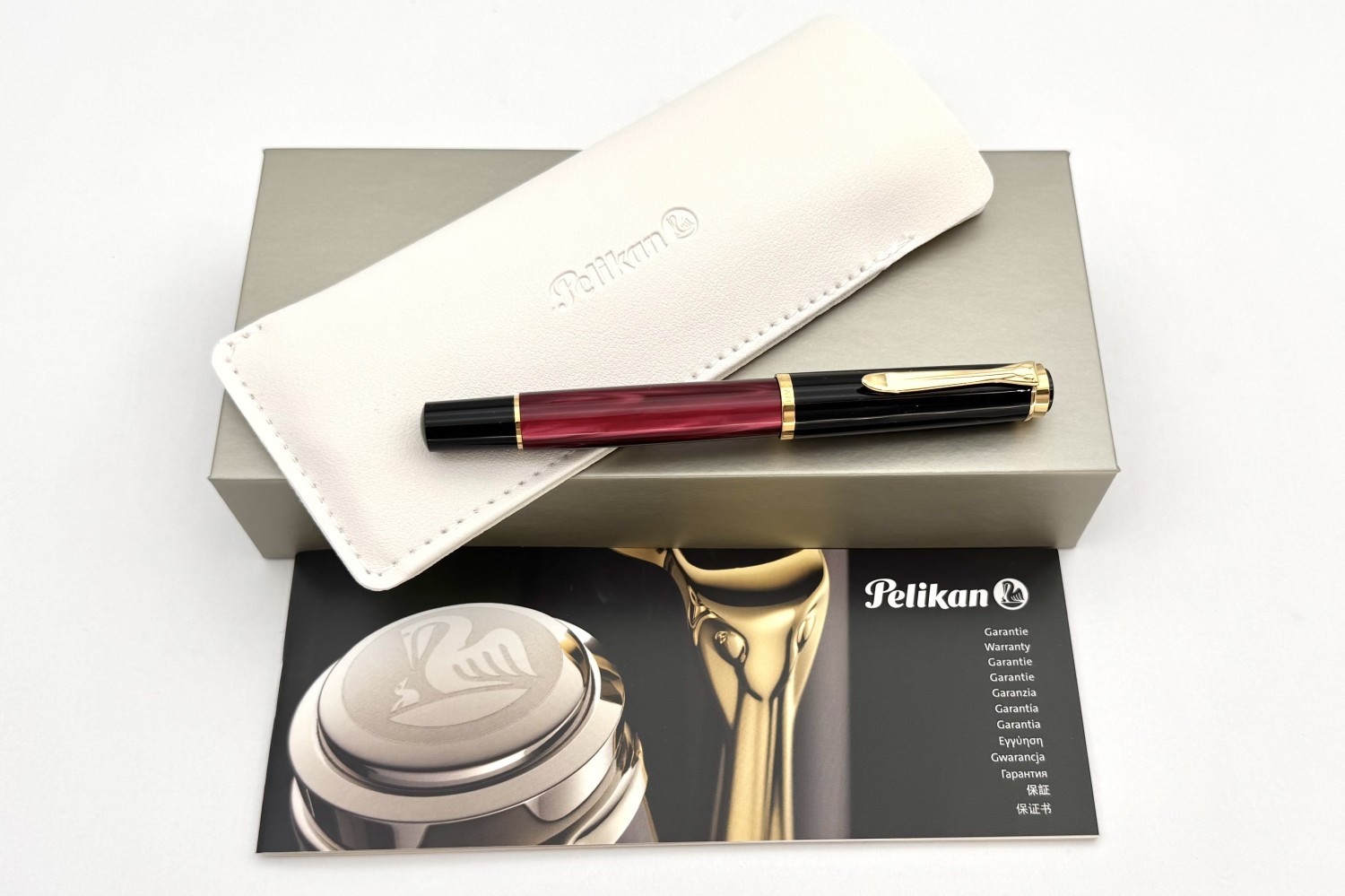 PelikanSEClassicM200MarbledRedFP_C